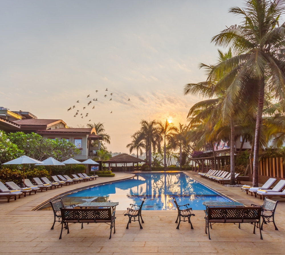 Outdoor-Swimming-Pool